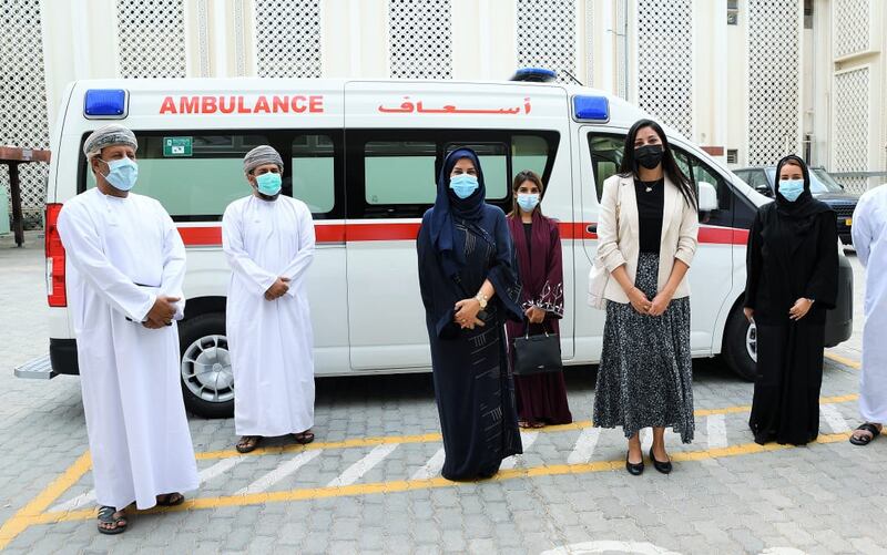 مؤسسة تتبرع بـ16 سيارة إسعاف