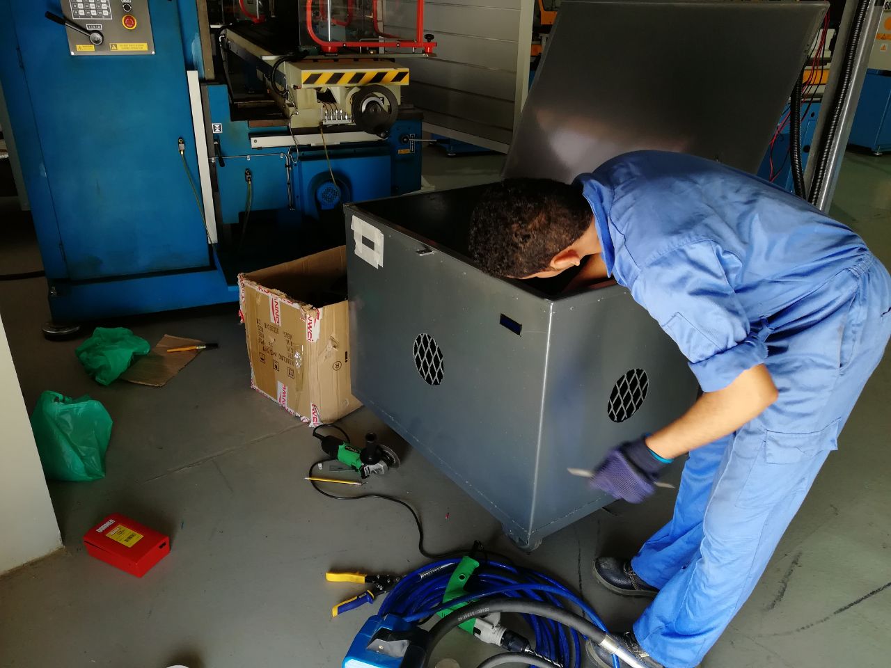 طلاب عُمانيون يطورون آلة هي الأولى من نوعها في السلطنة