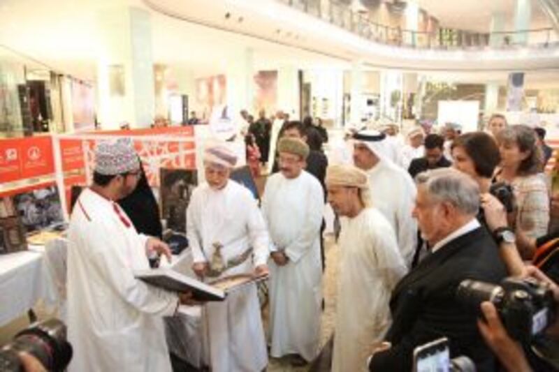 بالتعاون مع مسقط جراند مول: مركز الزبير ينظم معرضًا للمشاريع الصغيرة والمتوسطة