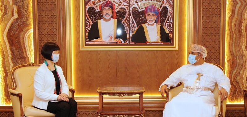 استعراض التعاون في النقل وتقنية المعلومات مع سفيرة الصين