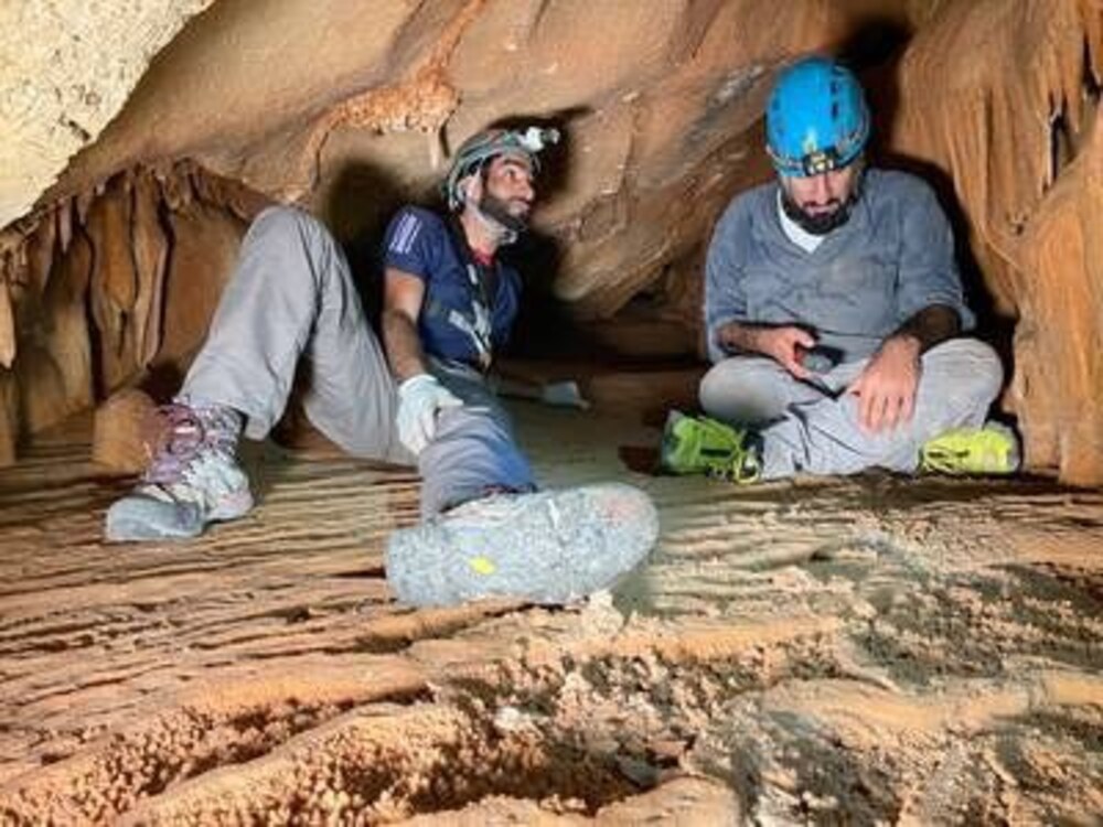 صحيفة ذا ناشيونال: الكهف الجديد في الجبل الأخضر يزيد آمال انتعاش السياحة في سلطنة عمان
