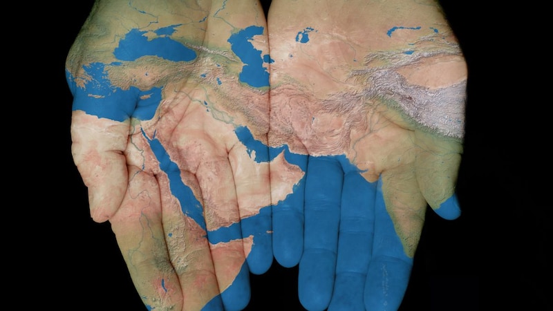 تقارير عن وساطة عمانية بين مصر وإيران