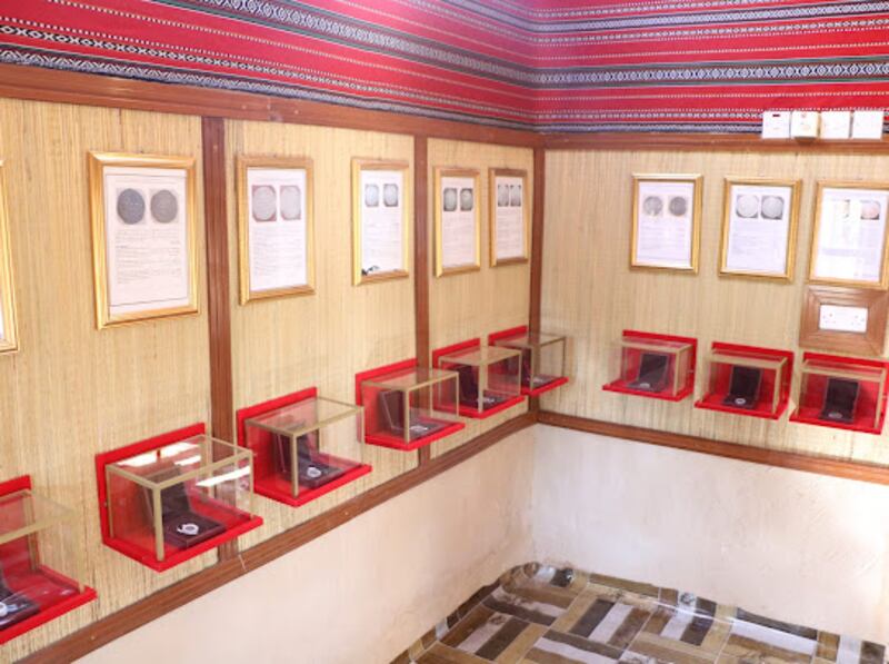 عشق تجميع العملات وأسس متحفًا لها؛ فهل تريد زيارته؟