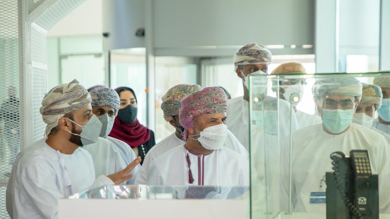 عمانتل تُدشِّن متجرًا يُدار آليًا بالكامل