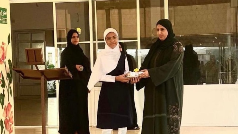 ماذا قالت الطالبة العمانية الفائزة بجائزة عالمية عن كتابة الرسائل؟