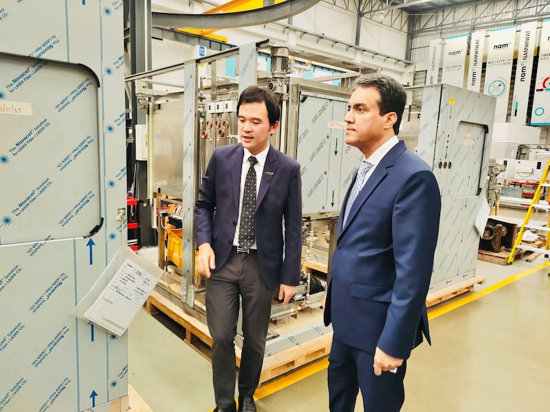 بحث إمكانية الاستثمار مع شركة تايلندية متخصصة في المعدّات والمستلزمات الطبية