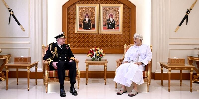 سمو السيد شهاب يستقبل مسؤولا بريطانيا