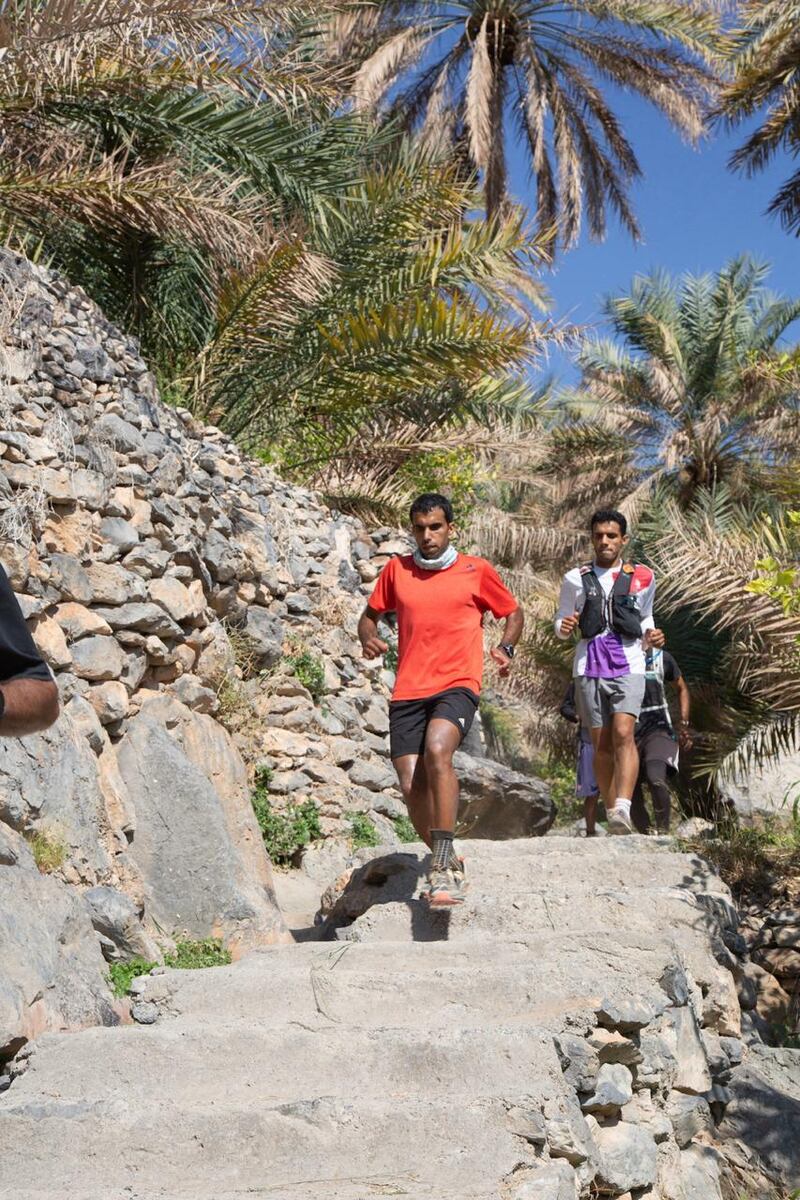 عداء عماني يقطع 150 كم في 30 ساعة