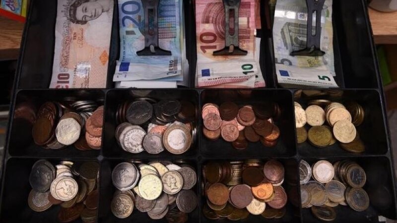 ما أهمية احتفاظ البنوك المركزية باحتياطيات من النقد الأجنبي؟