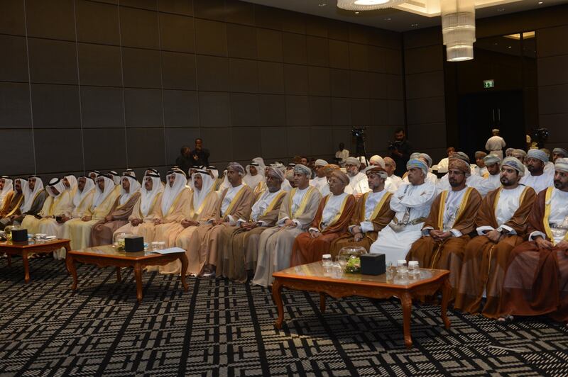 أصحاب أعمال عُمانيون وإماراتيون يُناقشون الاستثمارات المشتركة