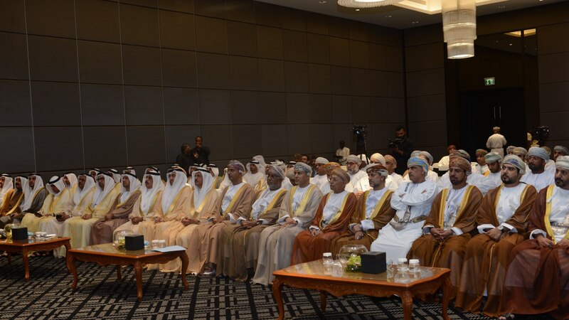 أصحاب أعمال عُمانيون وإماراتيون يُناقشون الاستثمارات المشتركة