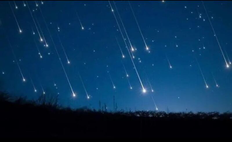 تستمر لعدة أيام: شهب القيثاريات في سماء سلطنة عمان، فهل ستشاهدها؟
