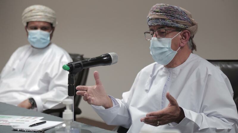 وزير الصحة يزور ظفار ويؤكد: مؤسساتنا الصحية صامدة ومتماسكة