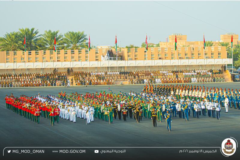 بالصور: جلالة السلطان المعظم يرعى العرض العسكري