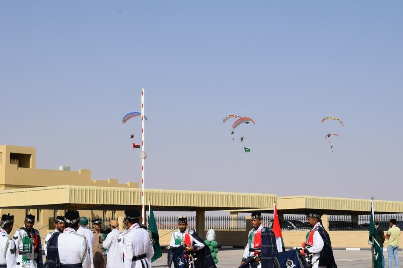 بالصور: احتفالية من “الاحتفالات الوطنية” وشرطة عُمان السلطانية باليوم الوطني السعودي