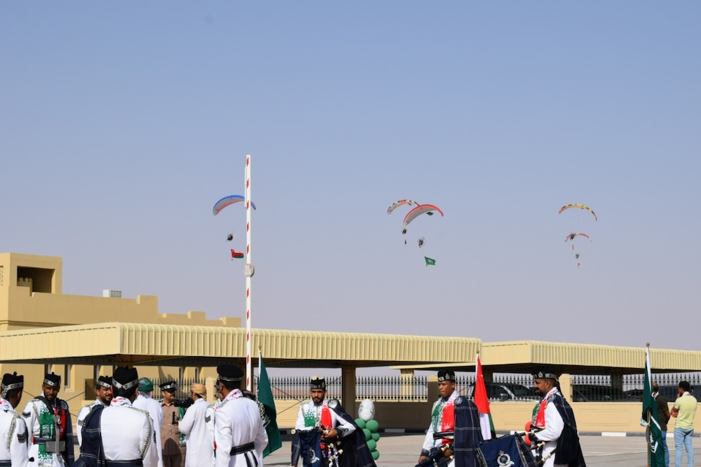 بالصور: احتفالية من “الاحتفالات الوطنية” وشرطة عُمان السلطانية باليوم الوطني السعودي