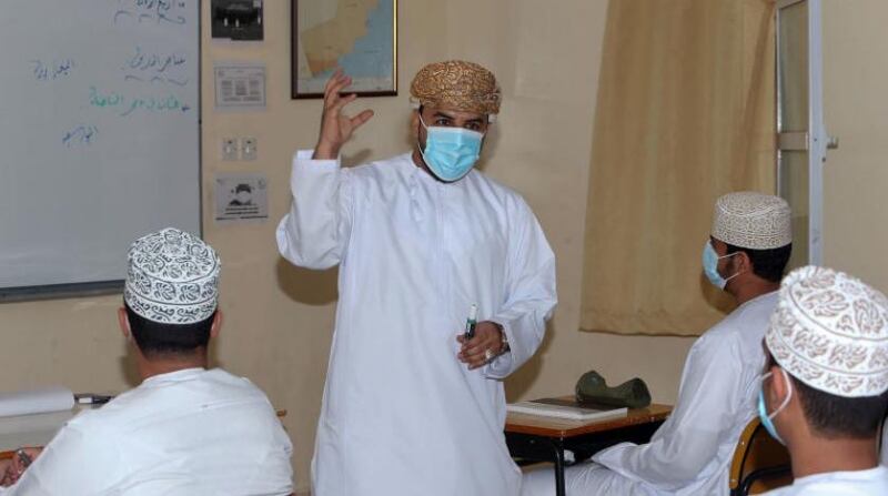 د.رجب العويسي يكتب: المعلمون سياجُ الوطنِ الآمن