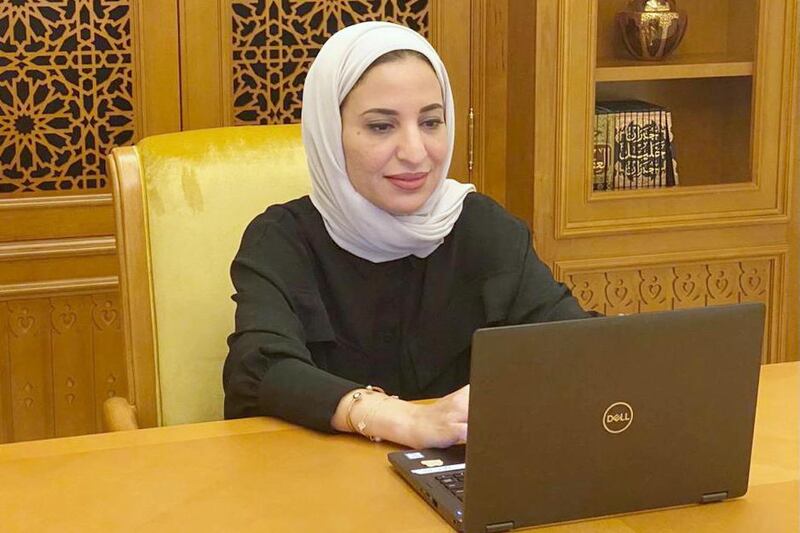 عبر اتصال مرئي “الاختصاصات الطبية” يوضح أدواره لأكثر من 130 طبيبًا