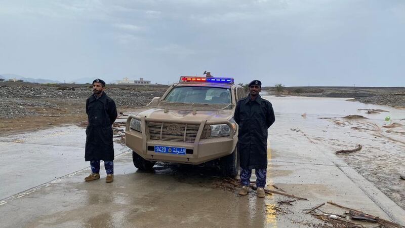 الشرطة تحذر من المجازفة بعبور الأودية وتؤكد: سنتعامل بحزم