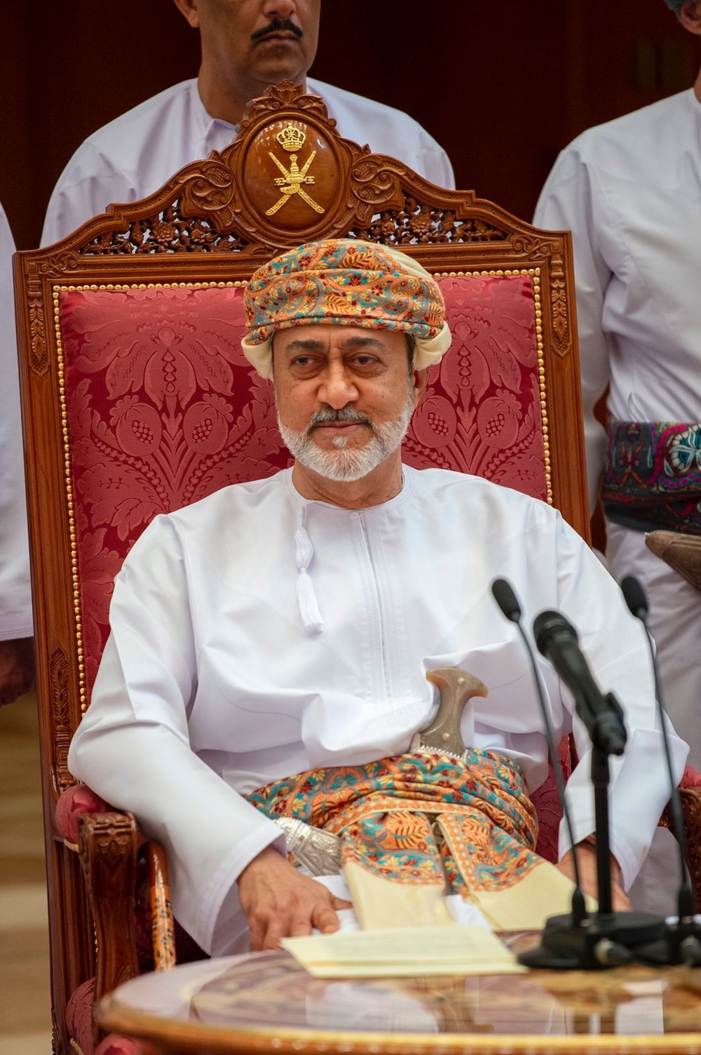بالصور: جلالة السلطان يلتقي بشيوخ شمال الشرقية