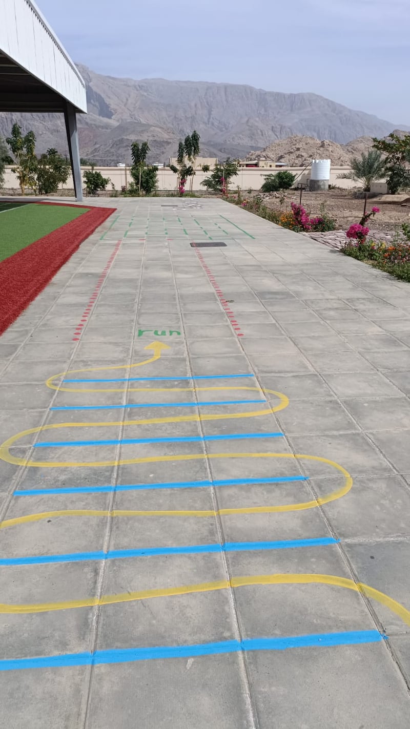 بالصور والفيديو: مدرسة تنشئ مسارًا رياضيًا لرفع المهارات الإدراكية والمعرفية لطلبتها