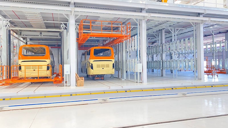 بالصور: مشروع عماني-قطري يبدأ الإنتاج