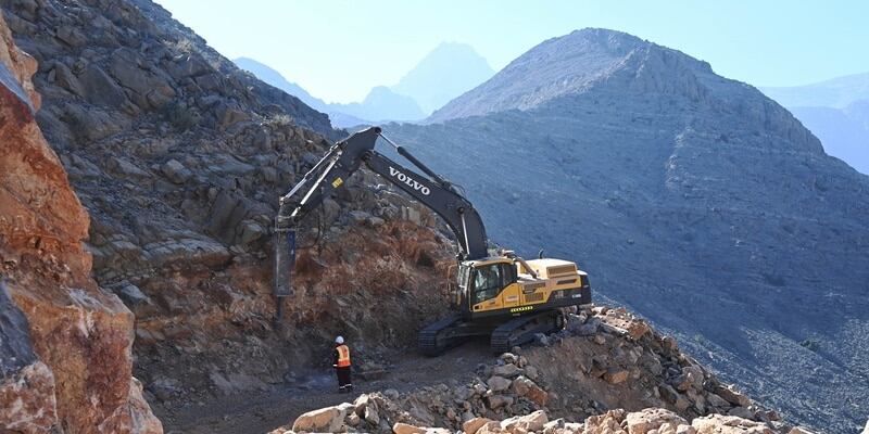 البدء في تنفيذ أحدث مشروعات الطرق في مسندم
