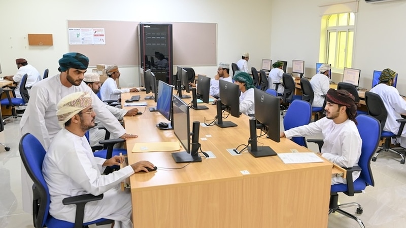 بعد التوجيهات السامية: وزارة العمل توضح تفاصيل عدد الوظائف وتوزيعها