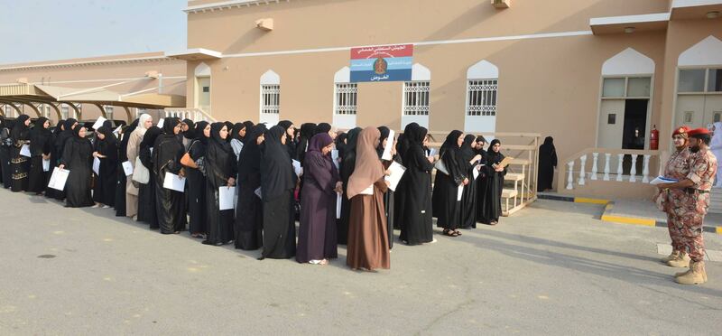 بالتنسيق مع “العمل”: “قوات السلطان المسلحة” تبدأ إجراءات تجنيد عدد من المواطنين