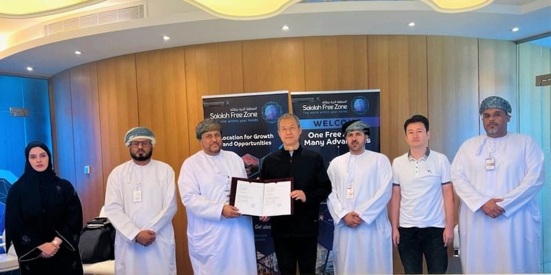 بشراكة صينية، التوقيع على إتفاقية إنشاء مشروع جديد في المنطقة الحرة بصلالة