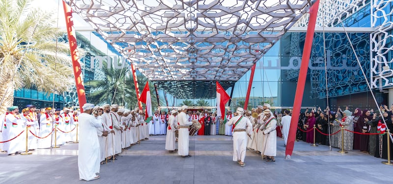 بنك مسقط يحتفى باليوم الوطني ويؤكد على مساهمته في تعزيز التنمية الاقتصادية