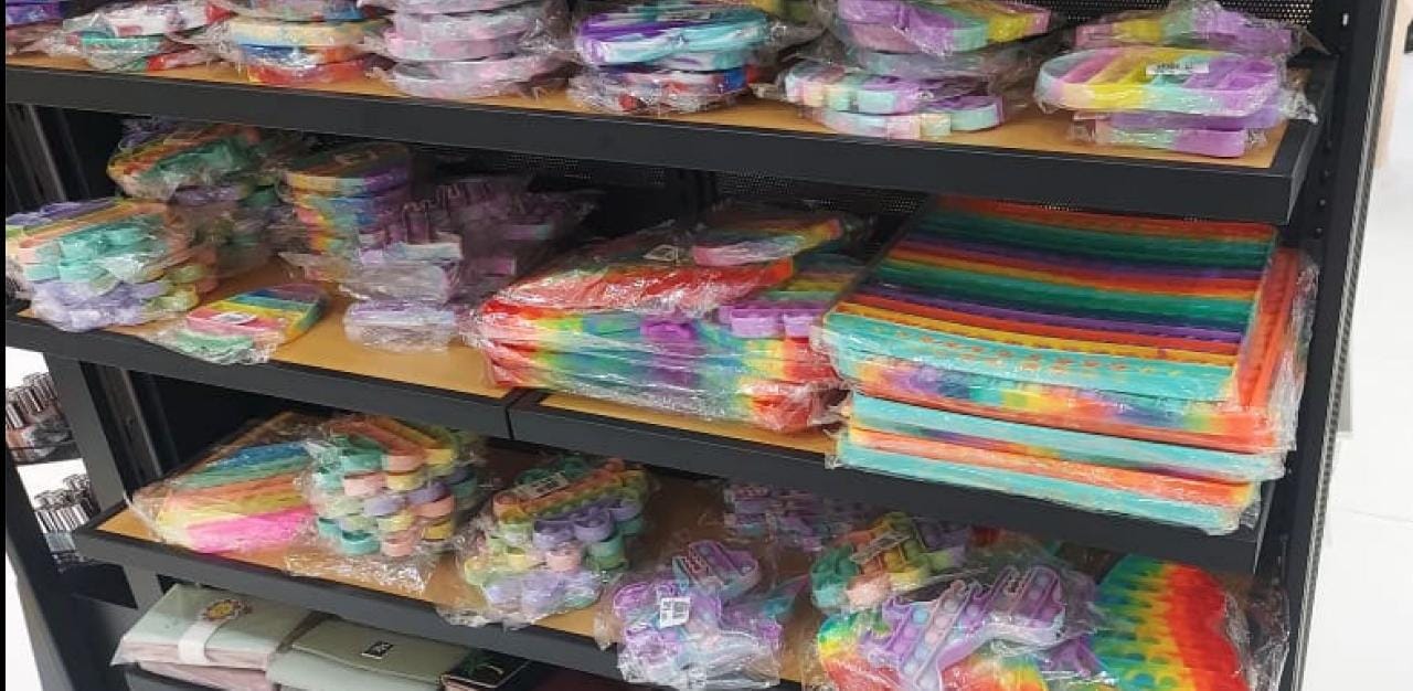 ضبط منتج يحمل ألوان علم “المثليين”