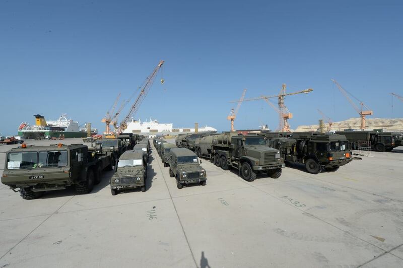 بالصور: وصول معدات بريطانية للتمرين المشترك
