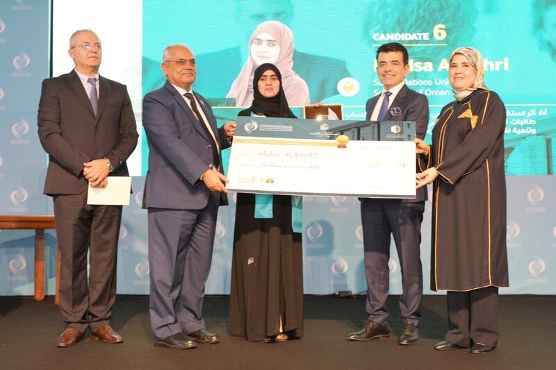 باحثة عُمانية تحصد المركز الأول في مسابقة إقليمية