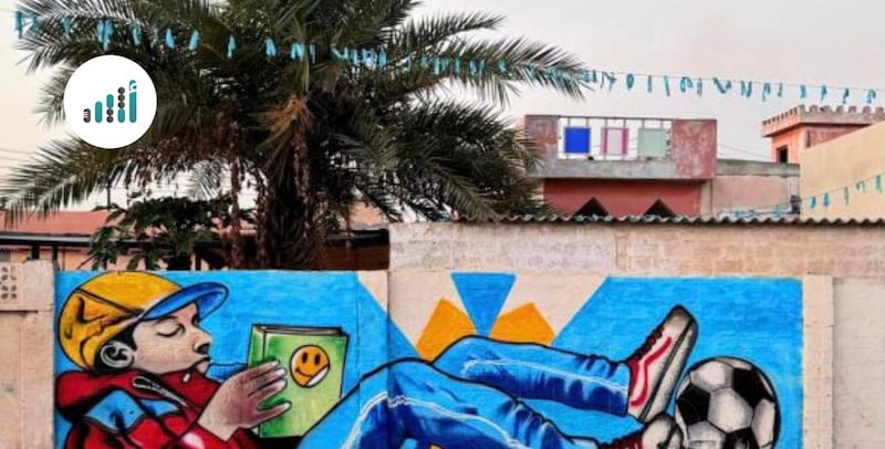 رسام عماني يحوّل الجدران إلى لوحات تجذب الزوار؛ ما قصته؟