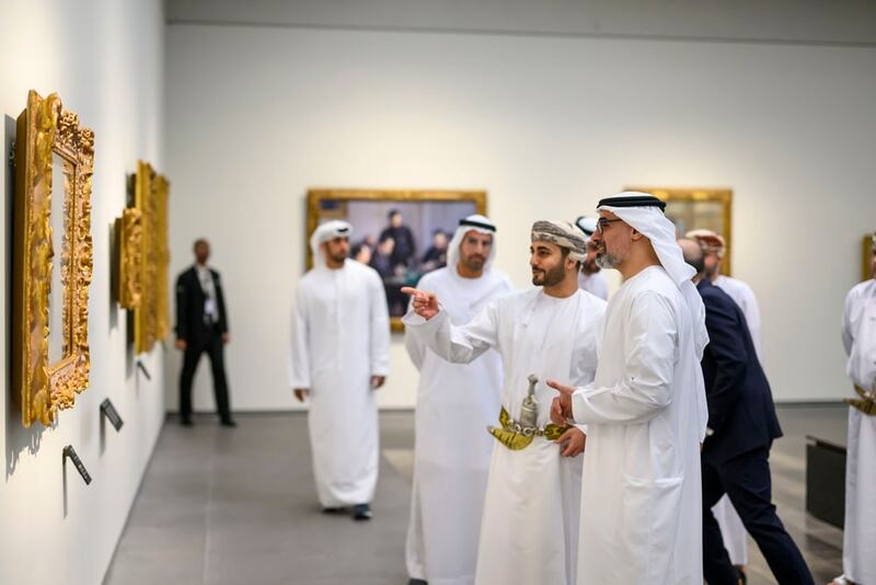 بالصور : سموّ السيد ذي يزن يزور متحف اللوفر أبوظبي