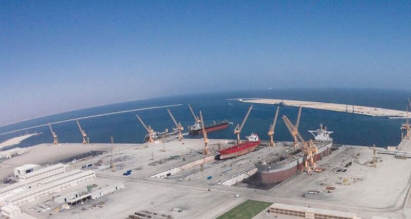 رافعات جديدة ستكون علامة فارقة في مناولة الحاويات في ميناء الدقم