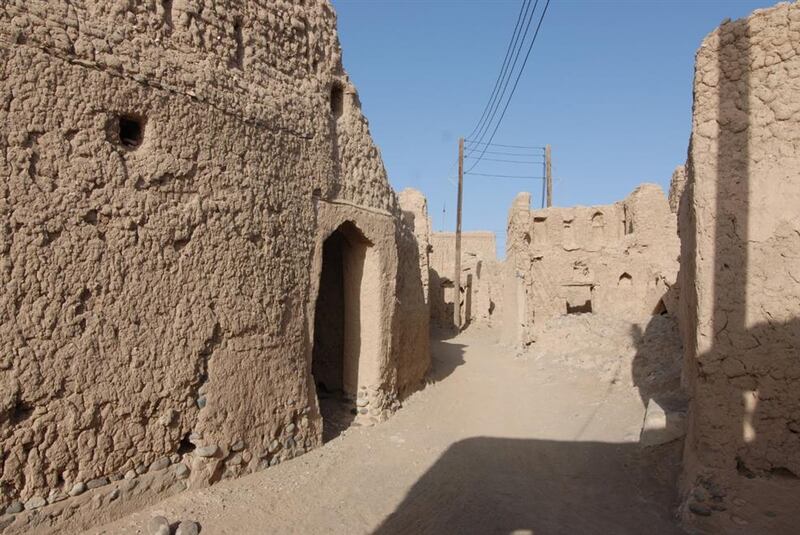 بُنيت في القرن الثالث الهجري: تعرّف على حارة السوق القديمة في سناو