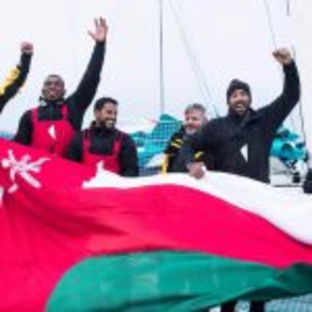 بحارة عمانيون يسجلون رقما قياسيا عالميا ثالثا للسلطنة