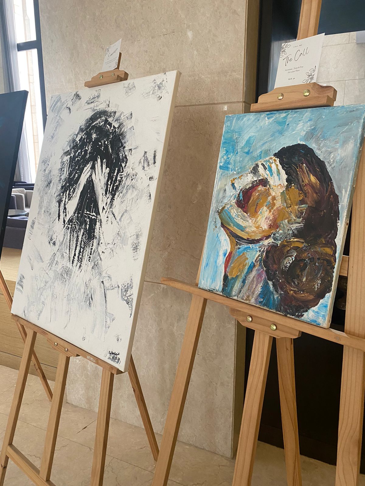 لحظات غضب وحزن ألهمتها الاتجاه نحو الرسم؛ فما قصة الفنانة بشرى البوسعيدية؟