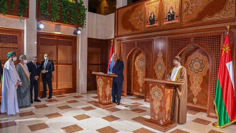 سامح شكري يشيد بجهود سلطنة عمان في تعزيز الاقتصاد وجذب الاستثمارات