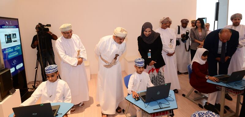 مشروع جديد سيُطوّر ويحوّل المناهج الدراسية إلى محتوى رقمي تفاعلي