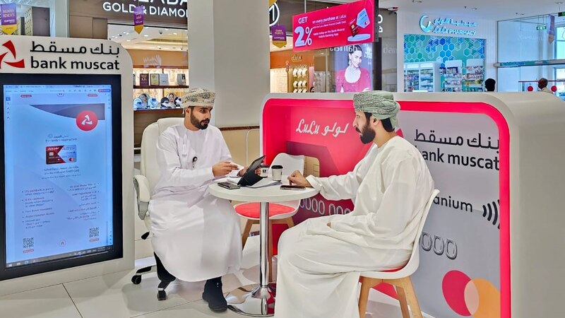 بنك مسقط يواصل التعريف بمزايا وخدمات البطاقات الائتمانية المختلفة