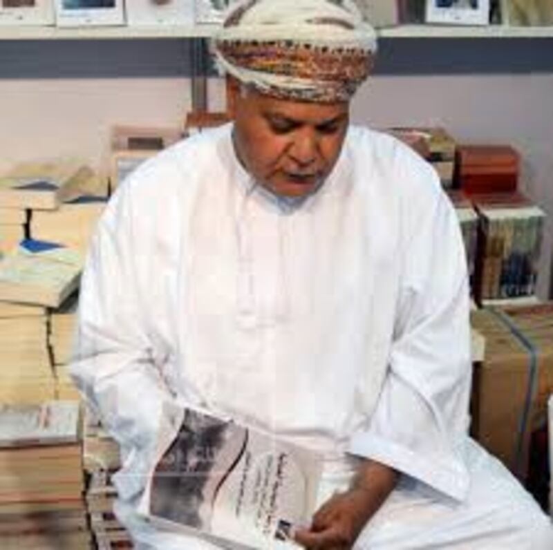 “المشتغلون بالتاريخ”: الباحث  العُماني الذي يمتلك ما يقارب 11 ألف وثيقة فرنسية عن عُمان