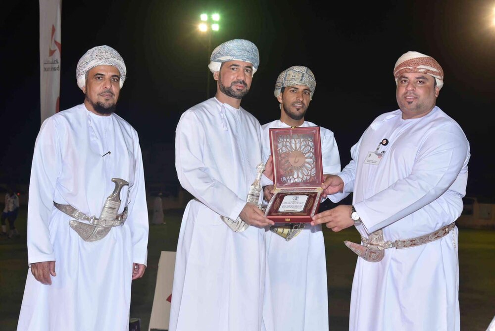 بنك مسقط يحتفي بافتتاح مشروع إنارة فريق ملعب الهرم الرياضي ببركاء