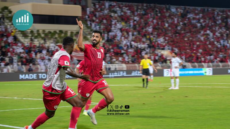 فرحة محسن الغساني  بتسجيل الهدف الأول 