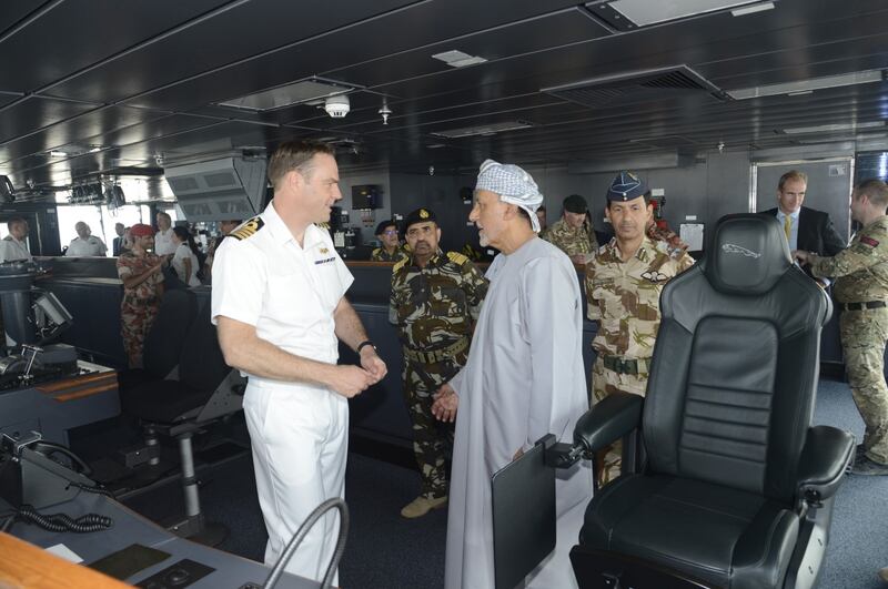 سمو السيد شهاب ووزير الدفاع البريطاني يشهدان ختام “خنجر عمان”