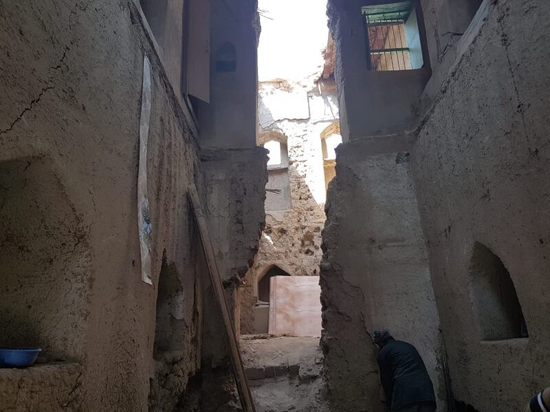 بالصور: عُمانية تُحوّل منزل أسرتها القديم إلى مَعلَمٍ زوّارُه من داخل السلطنة وخارجها