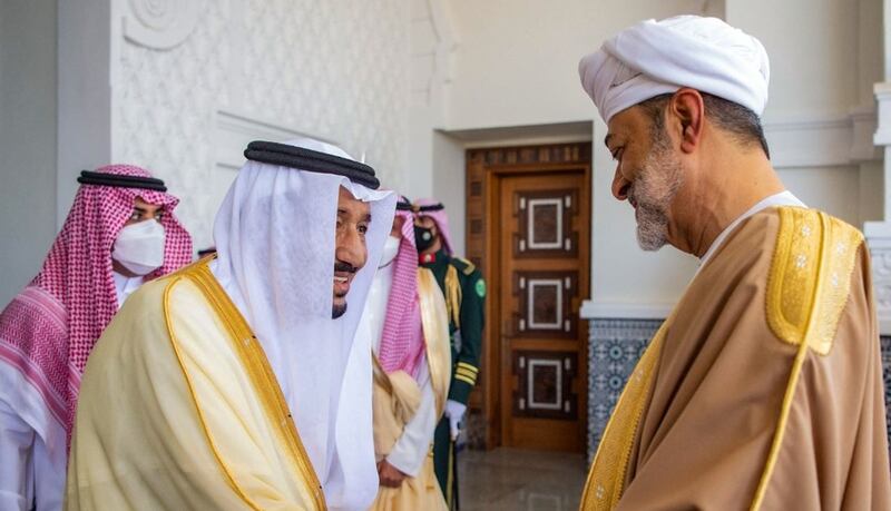 الملك سلمان يطلع مجلس الوزراء على مضمون رسالة جلالة السلطان