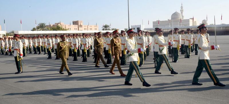 بالصور: سمو السيد ذي يزن يرعى تخريج دفعة جديدة من ضباط الجيش السلطاني العماني